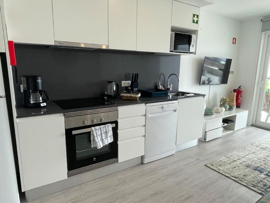 Sea Breeze Apartment Ponta Delgada  Bagian luar foto